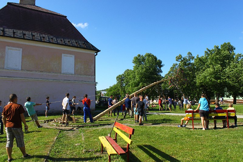 Stavanie maja (17).JPG